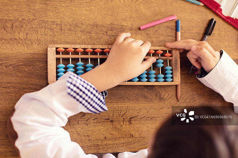 学校课堂上的学生们图片素材