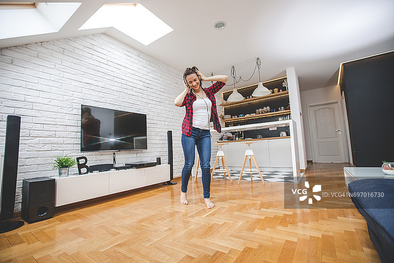 全天跳舞图片素材