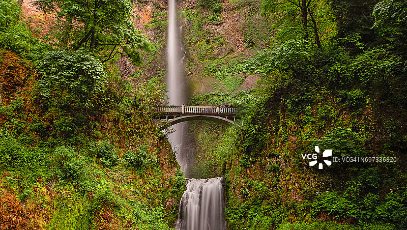 俄勒冈州马尔特诺玛瀑布本森桥图片素材