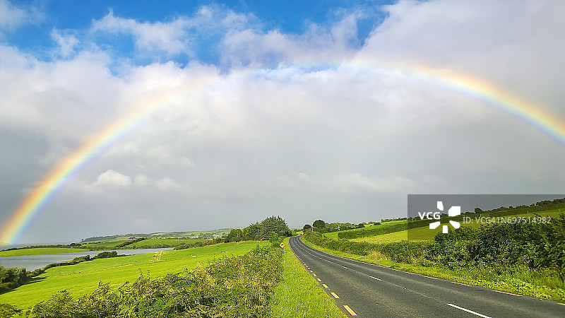 爱尔兰蒂珀雷里郡的彩虹景观图片素材