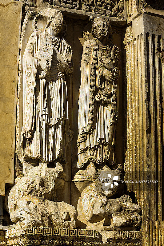 法国奥克西塔尼加尔省圣吉尔的教堂图片素材