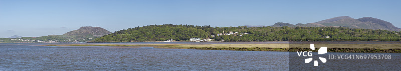 北威尔士特梅瑞恩和德怀里德河口全景图片素材
