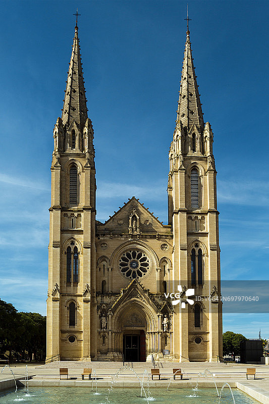 法国加尔省尼姆圣博迪勒教堂图片素材