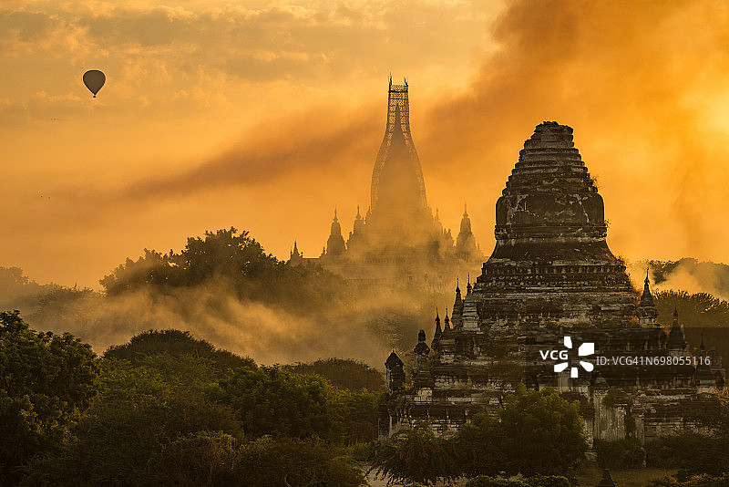 蒲甘平原古塔景色（2016年8月6.8级地震后）图片素材