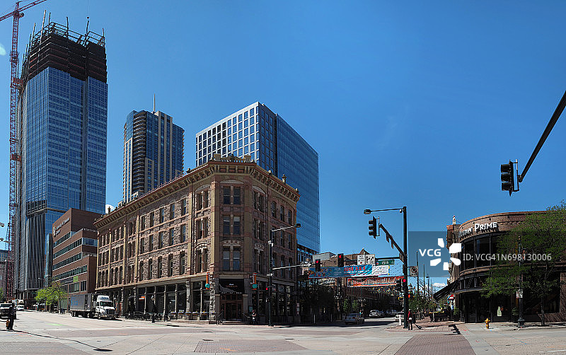 科罗拉多州丹佛市拉里默街和15街全景图片素材