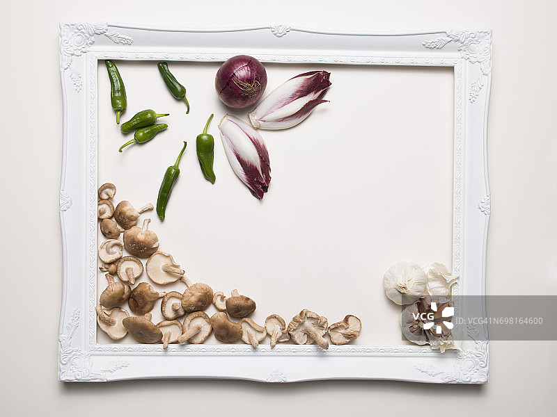 白色相框中创意摆放的不同蔬菜图片系列图片素材
