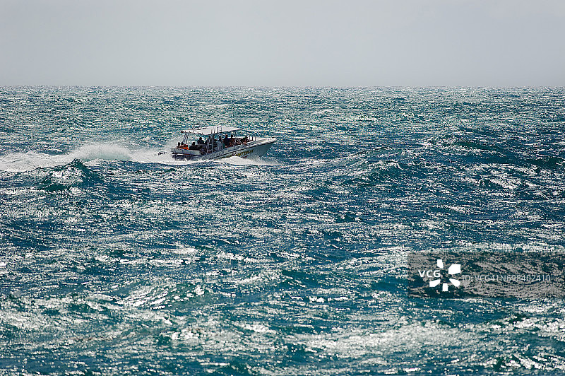 安提瓜圣菲利普教区的汹涌海面图片素材