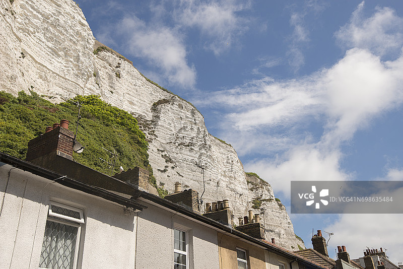 多佛白色悬崖前的房屋屋顶图片素材