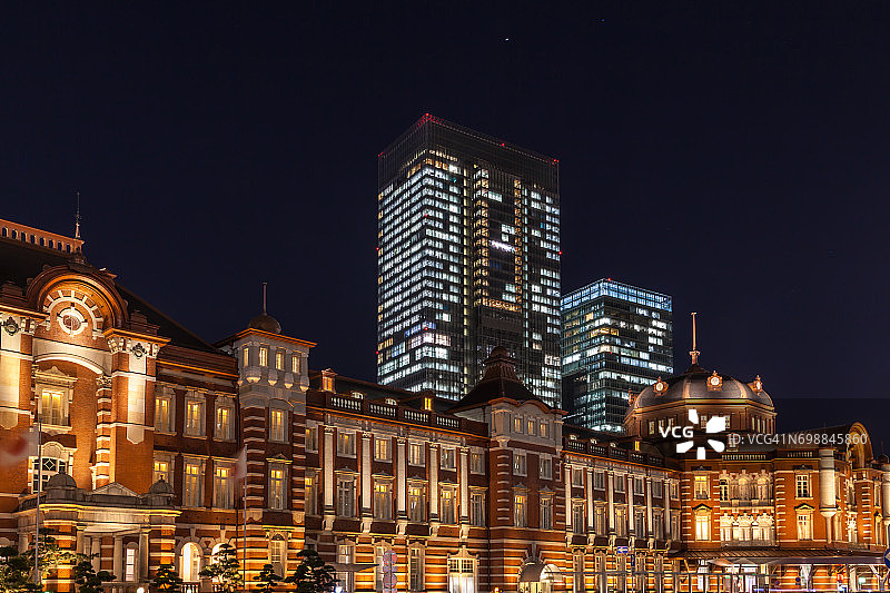 日本东京站丸之内、大手町夜景天际线图片素材