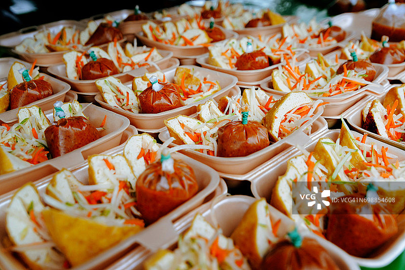 斋月集市上的酿馅豆腐图片素材