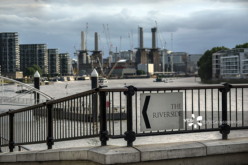 兰贝斯至沃克斯豪尔的河畔风光图片素材