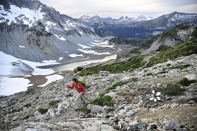 冰川峰荒野背包旅行图片素材