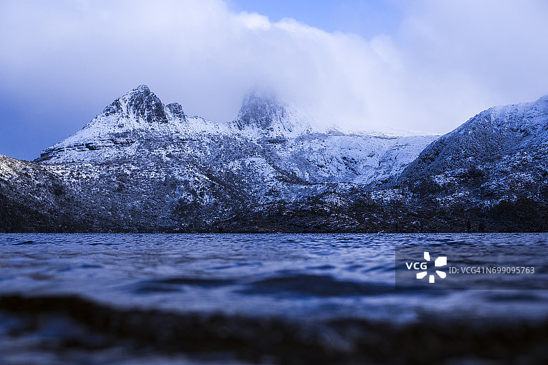 被冬季降雪覆盖的摇篮山图片素材