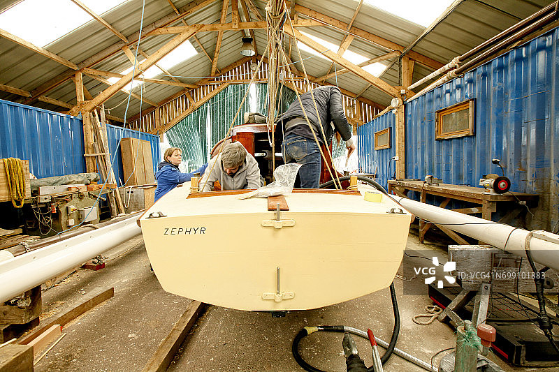 Belouga Zephyr与Belougirls，lonore Poncelin de Raucourt和Delphine Prat图片素材