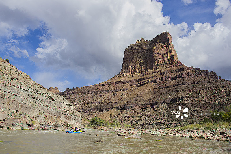 犹他州绿河荒凉灰色峡谷漂流图片素材