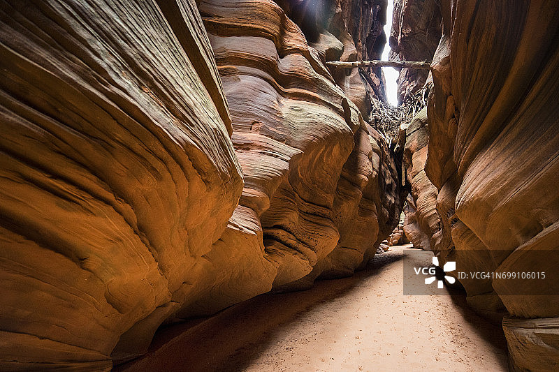 犹他州南部巴克斯金峡谷深处的空旷地带图片素材