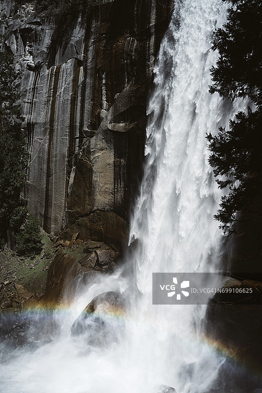 优胜美地国家公园的弗纳尔瀑布图片素材