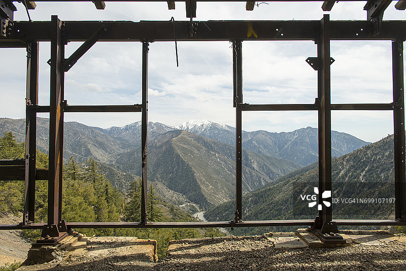 加利福尼亚南部废弃矿山的山景图片素材
