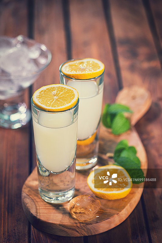 意大利柠檬酒，传统柠檬利口酒图片素材