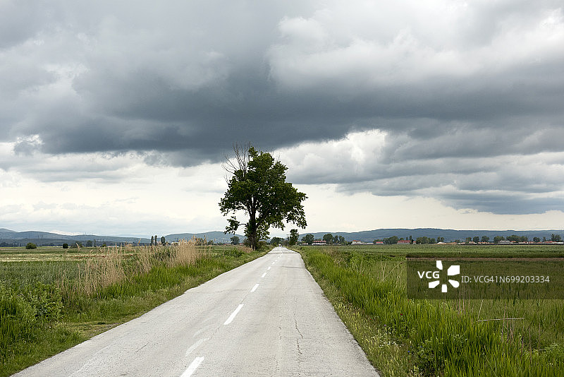 希腊中部佛基斯地区伊泰附近乡村公路图片素材