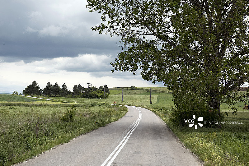 希腊中部佛基斯地区伊泰附近乡村公路图片素材