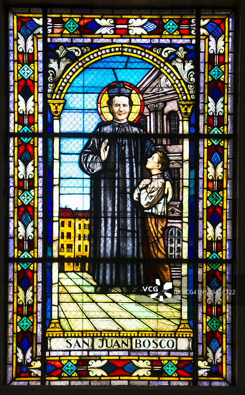 教堂彩色玻璃窗图片素材