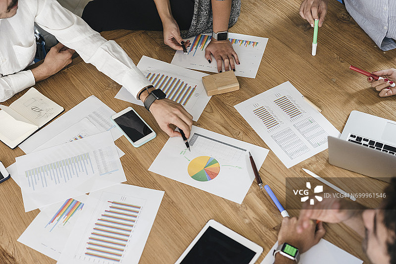 与年轻商务人士举行新的商务会议图片素材