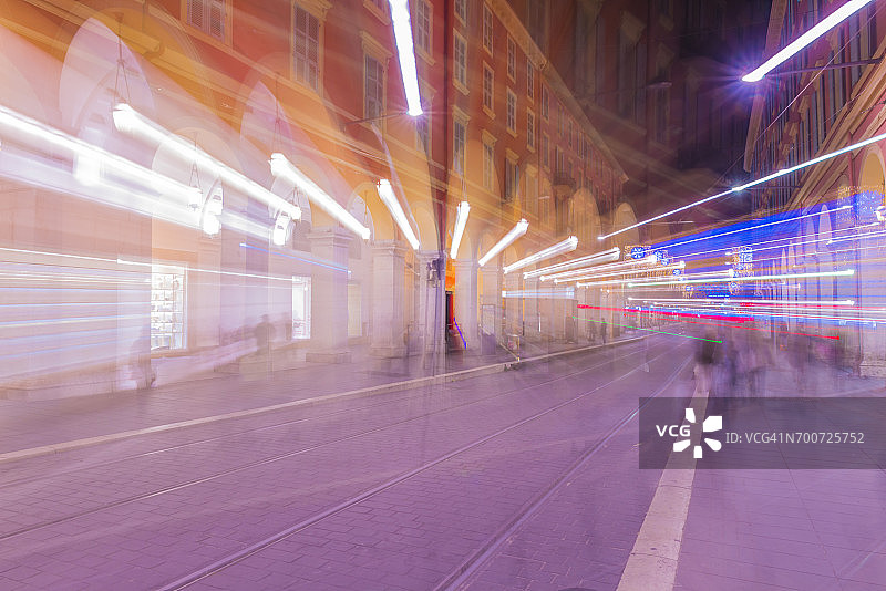 尼斯市夜间长时间曝光的主要街道和建筑图片素材