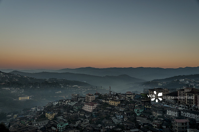 冬季黎明时分的科希马镇图片素材