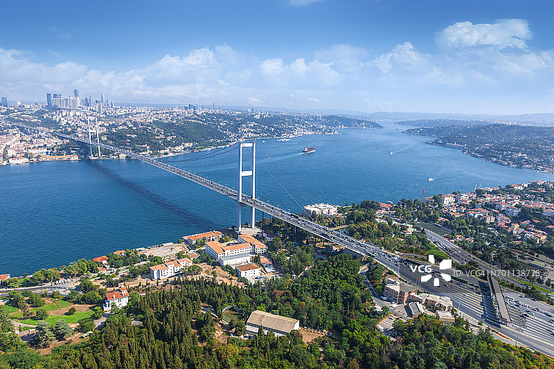 伊斯坦布尔的博斯普鲁斯海峡大桥图片素材