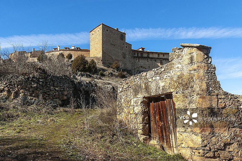 西班牙塞戈维亚的Pedraza de la Sierra中世纪村庄图片素材
