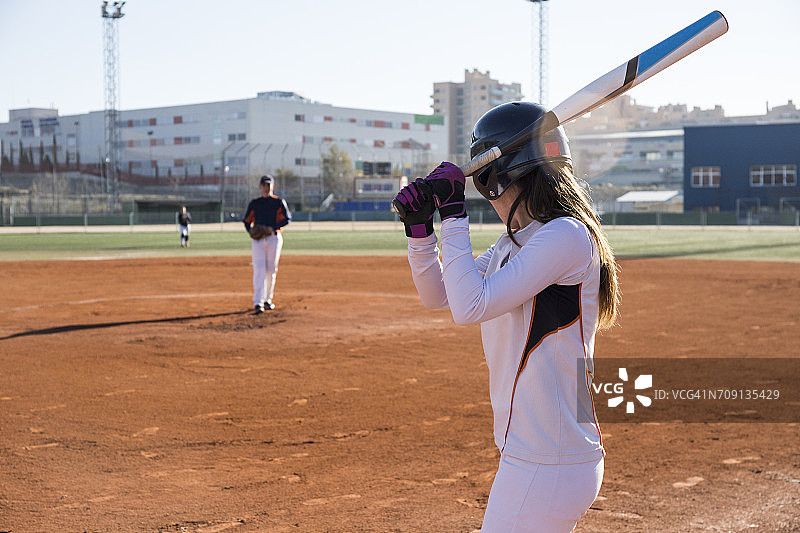 女击球手准备击球图片素材