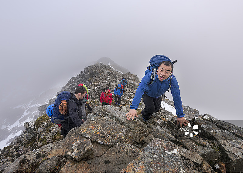 英国苏格兰格兰科，登山者在斯托布科伊尔南洛坎图片素材
