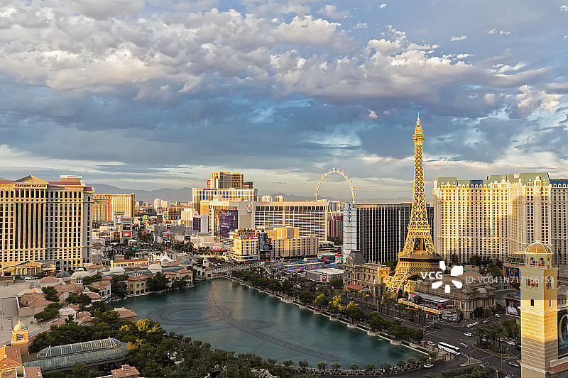 美国内华达州拉斯维加斯大道酒店和埃菲尔铁塔图片素材