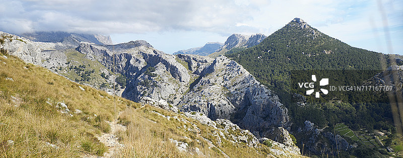 西班牙马略卡岛索列尔 Tramuntana 山脉朝圣者之路图片素材
