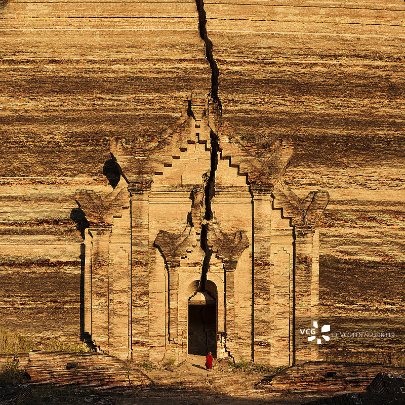 缅甸仰光敏贡佛塔的裂缝图片素材