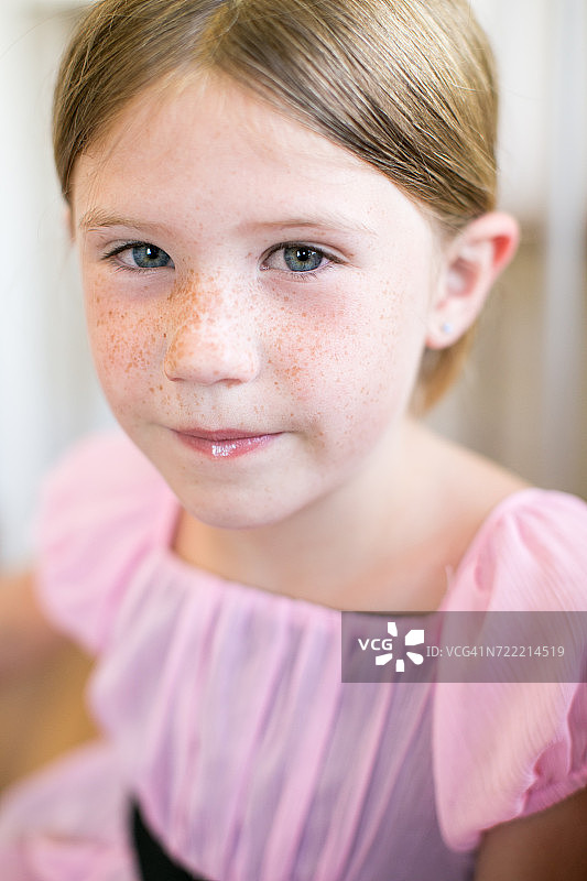 雀斑女孩肖像图片素材