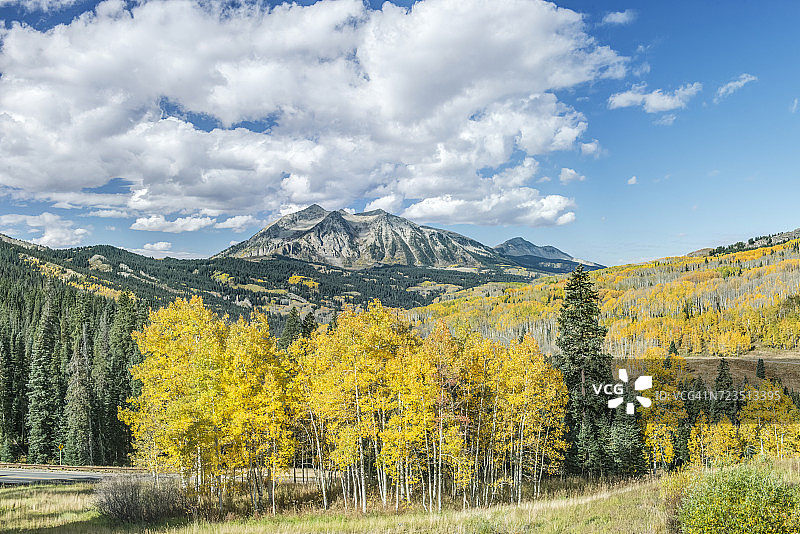 美国科罗拉多州冈尼森国家森林秋季凯布勒山口图片素材