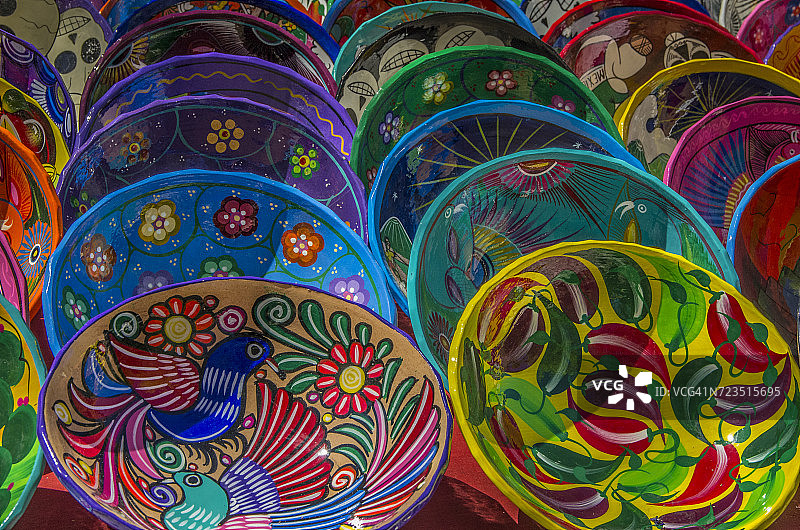 墨西哥尤卡坦奇琴伊察玛雅遗址出售的当地盘子图片素材