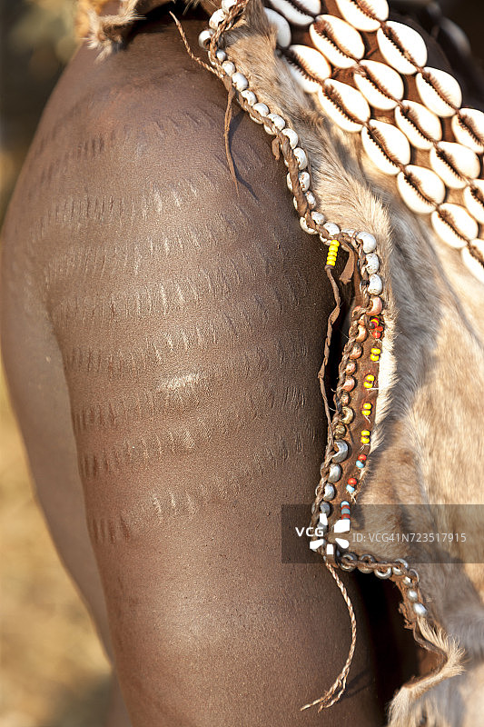 哈默部落女性手臂上的疤痕细节，奥莫河谷，埃塞俄比亚，非洲图片素材