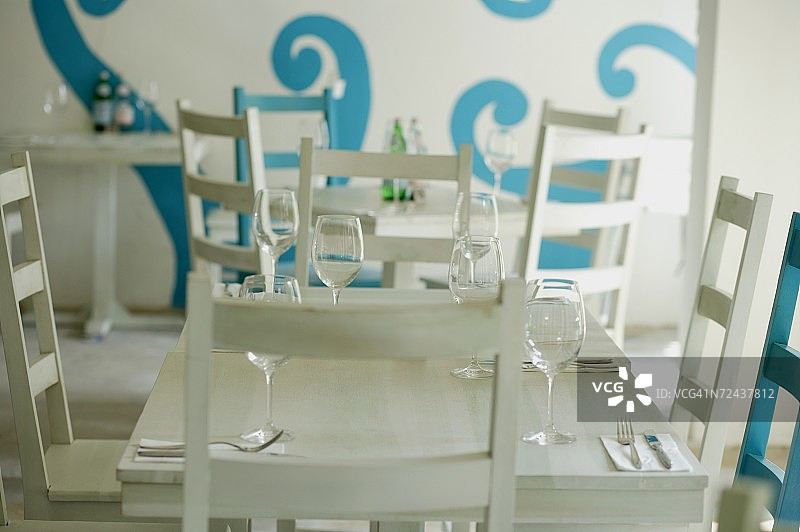 餐厅里的桌椅图片素材