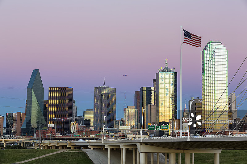 美国德克萨斯州达拉斯黄昏天际线图片素材