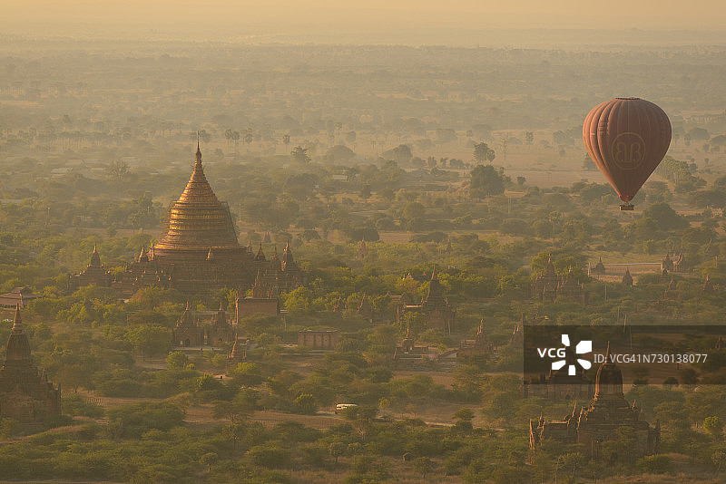 缅甸曼德勒蒲甘的热气球图片素材
