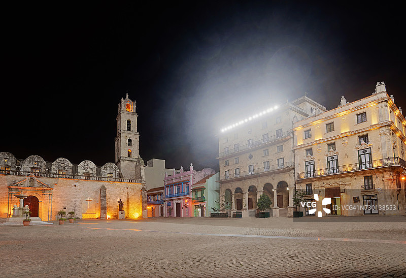 古巴哈瓦那圣弗朗西斯科广场夜景图片素材