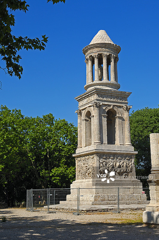 格拉农古罗马遗址，法国圣雷米图片素材