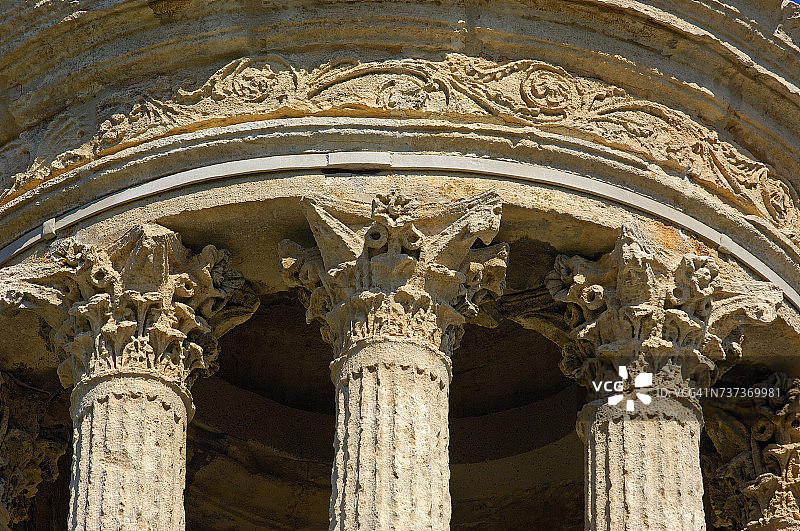 格拉农古罗马遗址，法国圣雷米图片素材