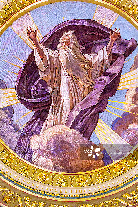 匈牙利布达佩斯圣斯蒂芬大教堂穹顶特写图片素材