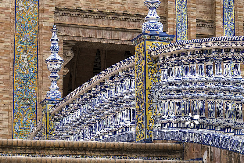 西班牙塞维利亚西班牙广场的华丽栏杆图片素材