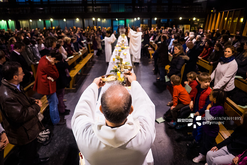 巴黎天主教堂的圣餐仪式图片素材