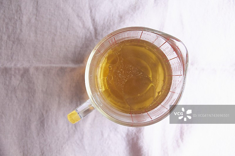 量杯中的油图片素材